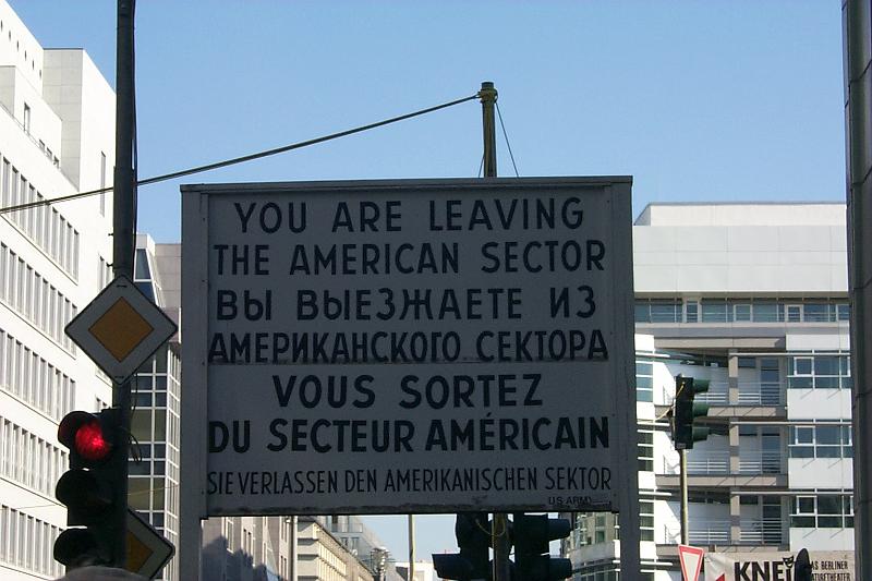 D22-Berlin_Checkpoint_Charlie.JPG