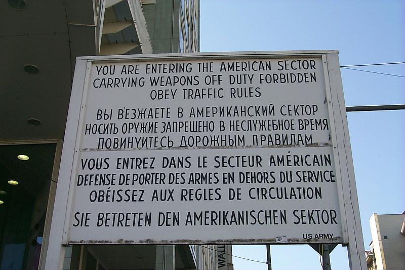 D24-Berlin_Checkpoint_Charlie.JPG