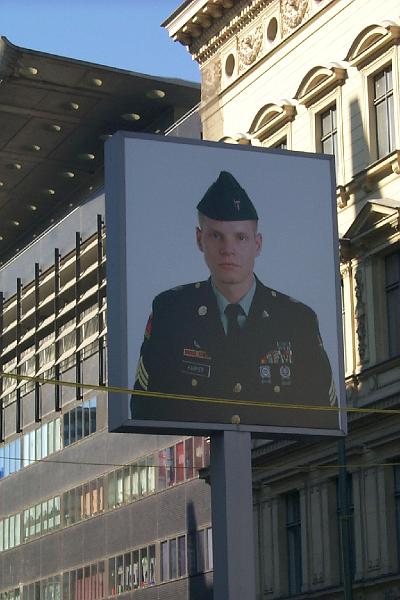 D25-Berlin_Checkpoint_Charlie.JPG